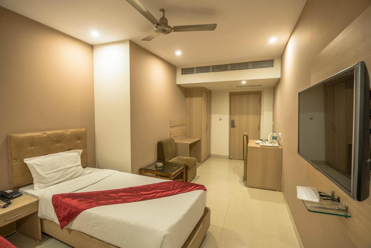 Palette Hotel Nisarga By Sunday Bhopal Zewnętrze zdjęcie
