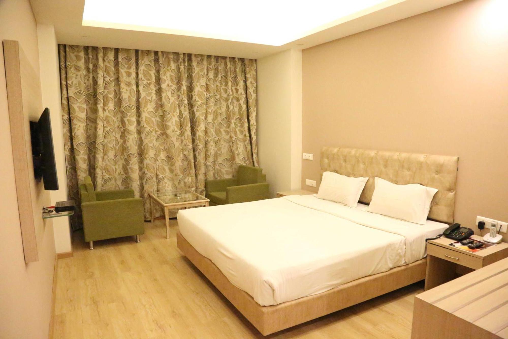 Palette Hotel Nisarga By Sunday Bhopal Zewnętrze zdjęcie