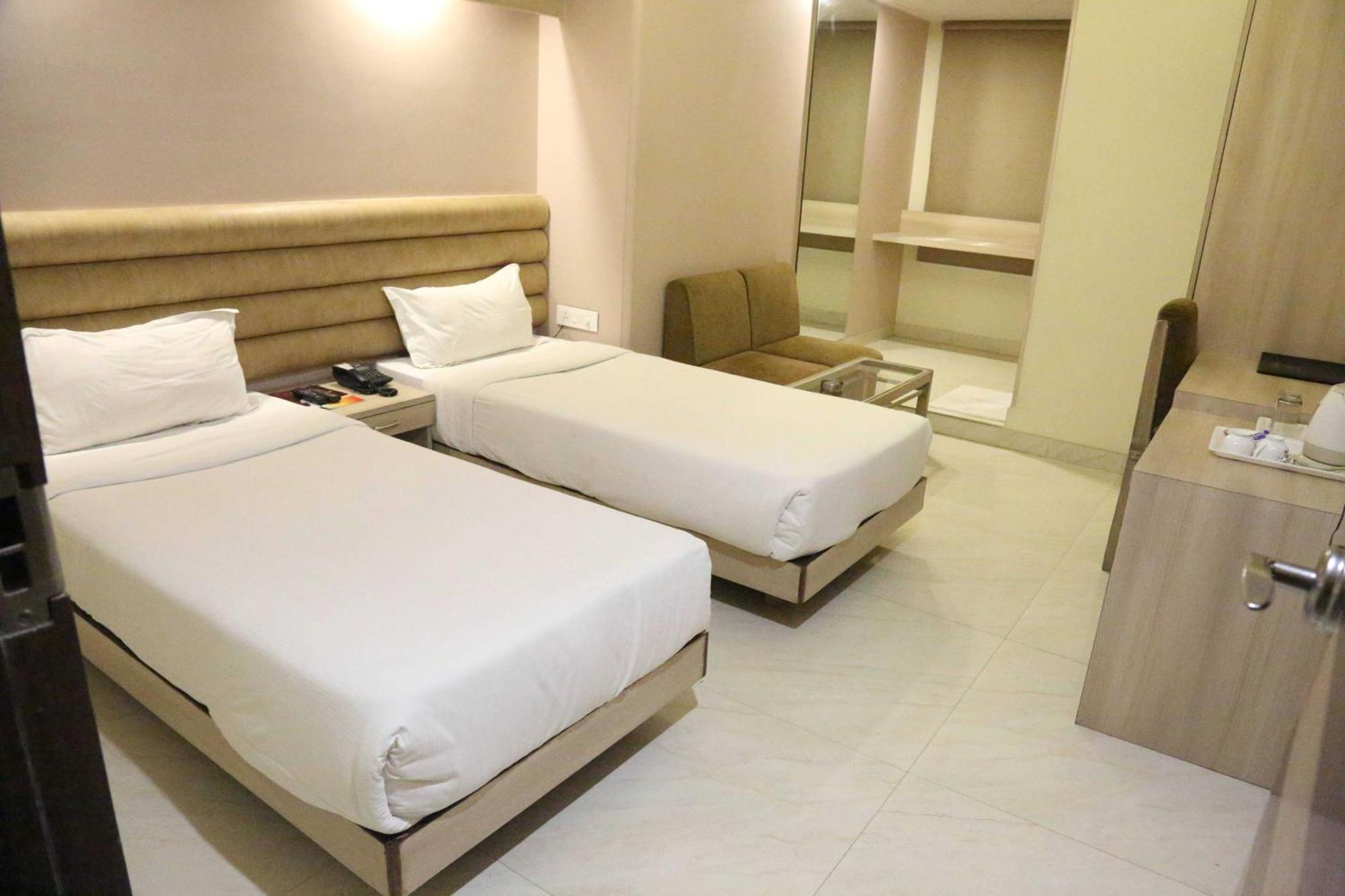 Palette Hotel Nisarga By Sunday Bhopal Zewnętrze zdjęcie