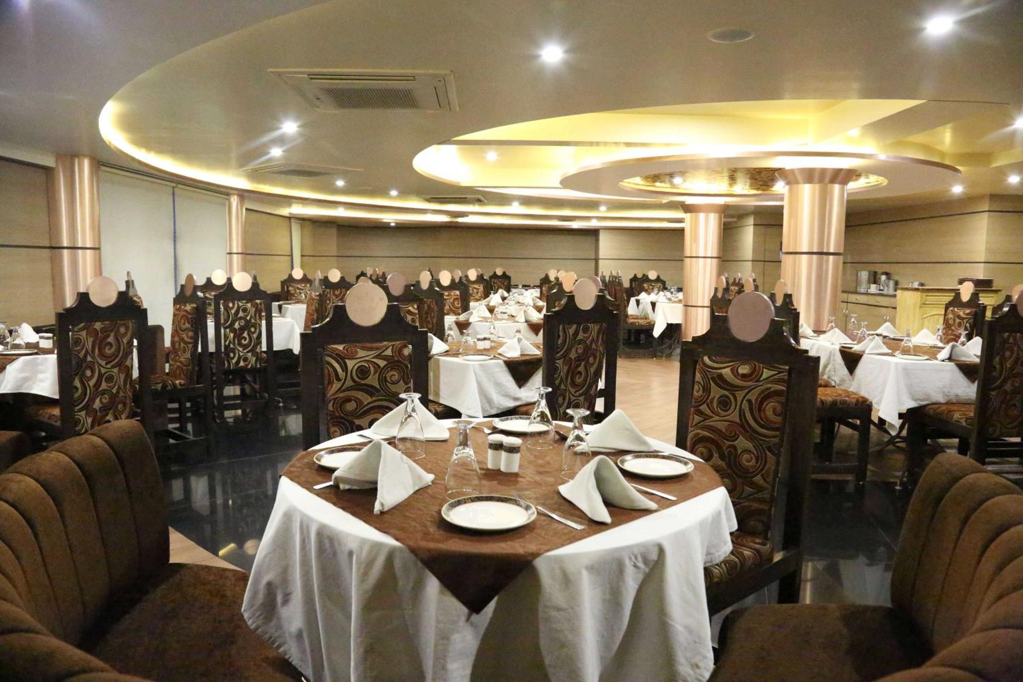 Palette Hotel Nisarga By Sunday Bhopal Zewnętrze zdjęcie