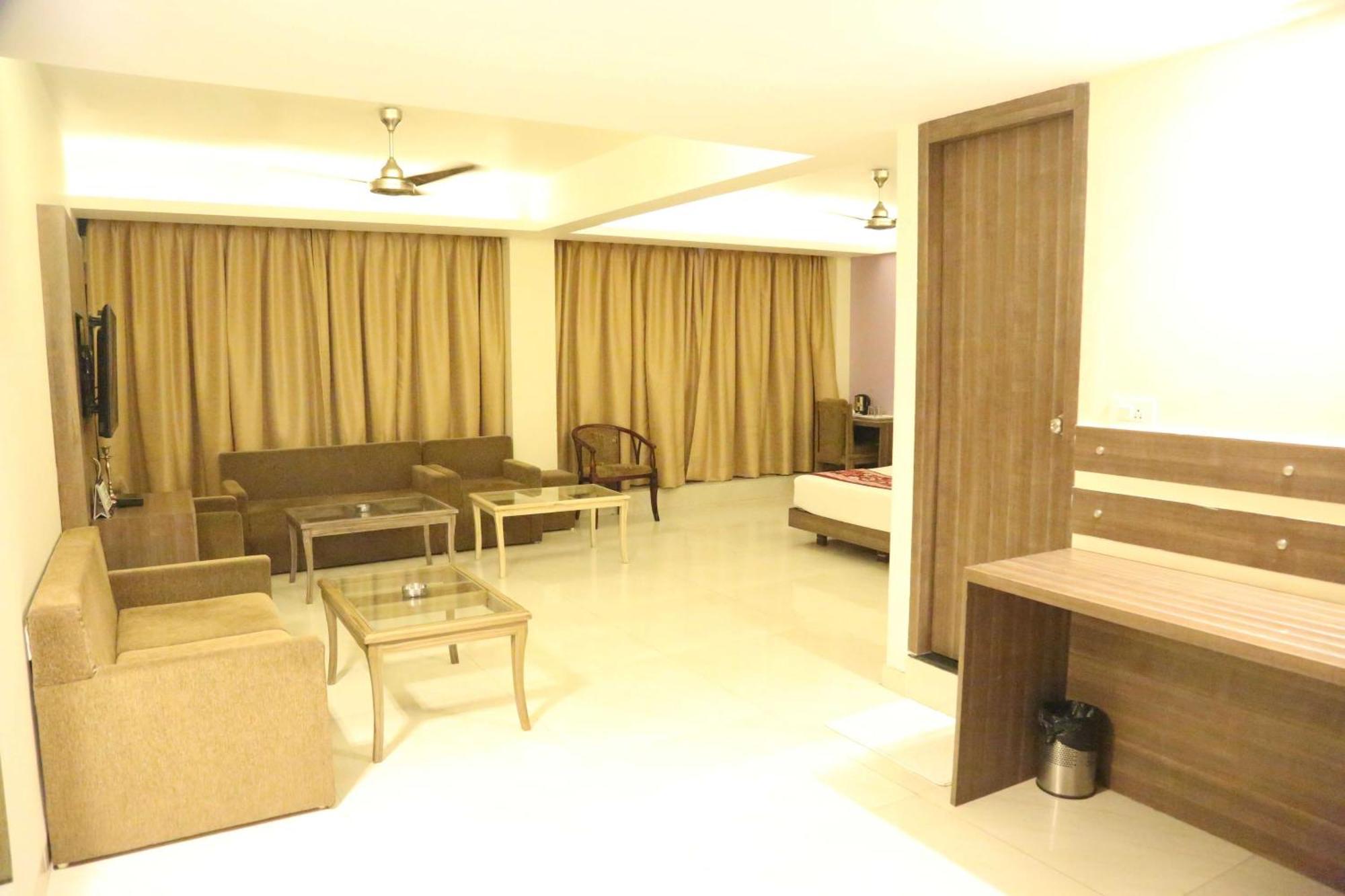 Palette Hotel Nisarga By Sunday Bhopal Zewnętrze zdjęcie