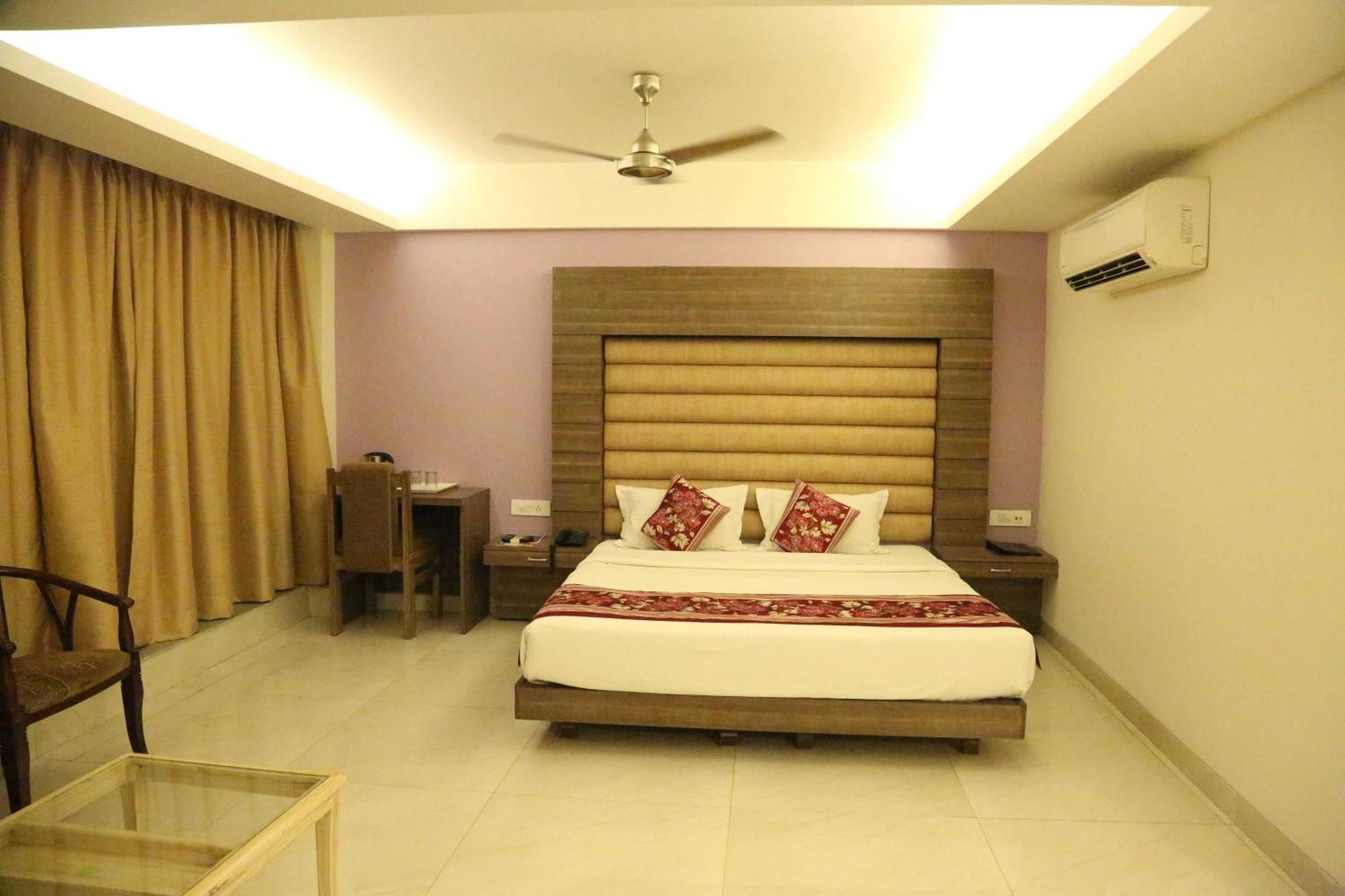 Palette Hotel Nisarga By Sunday Bhopal Zewnętrze zdjęcie